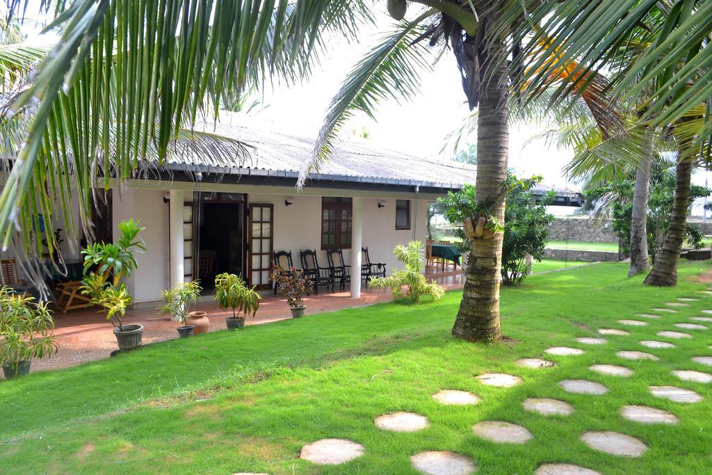 Beach House 尼甘布 外观 照片