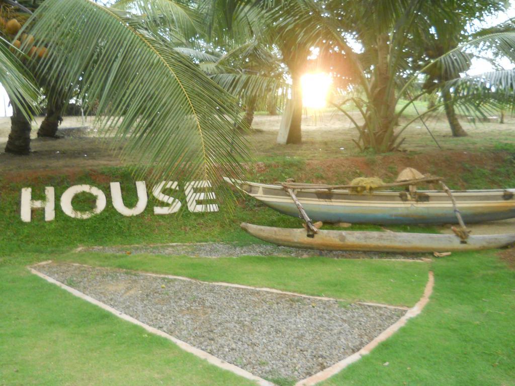 Beach House 尼甘布 外观 照片